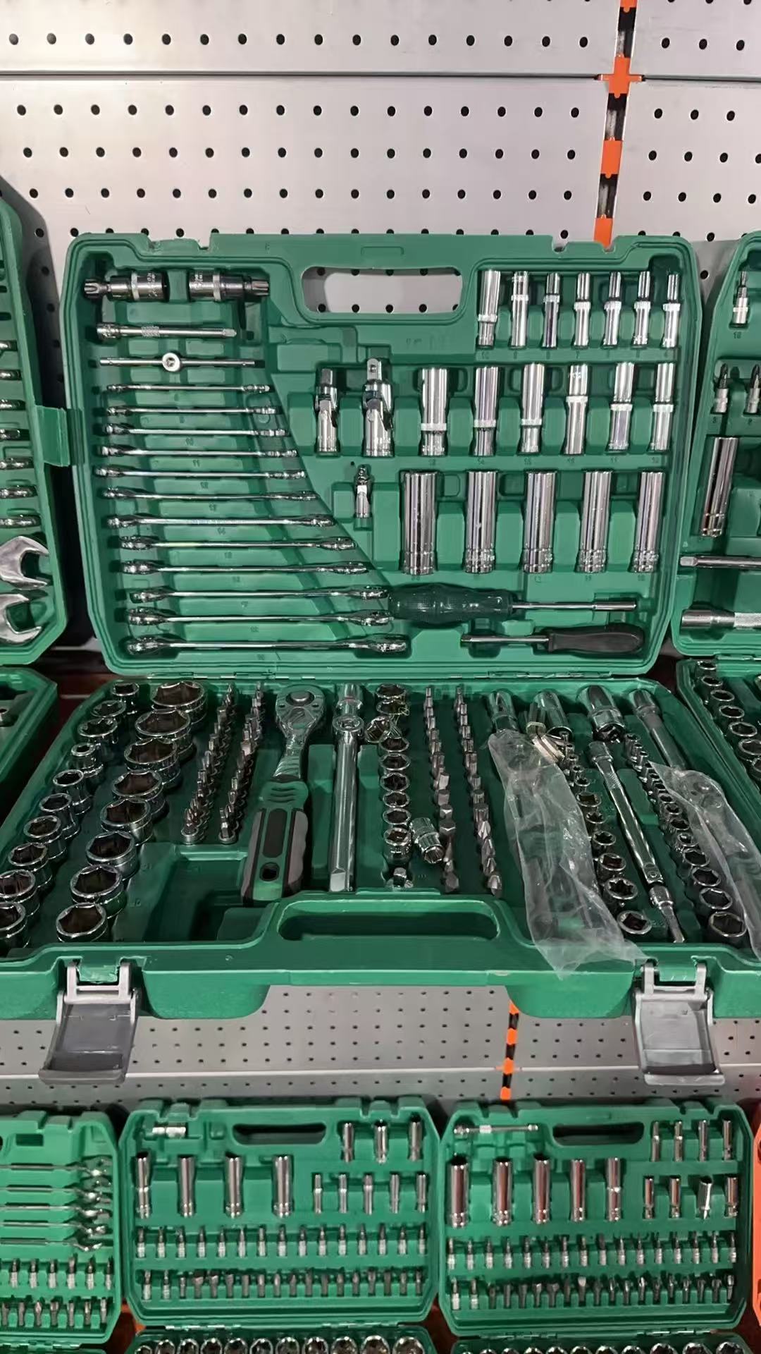 طقم أدوات إصلاح السيارات 216 ق - مراجعة Power Tools Kits وسعره